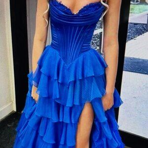Sherri Hill, 000, Flowing, Layered Prom Dress